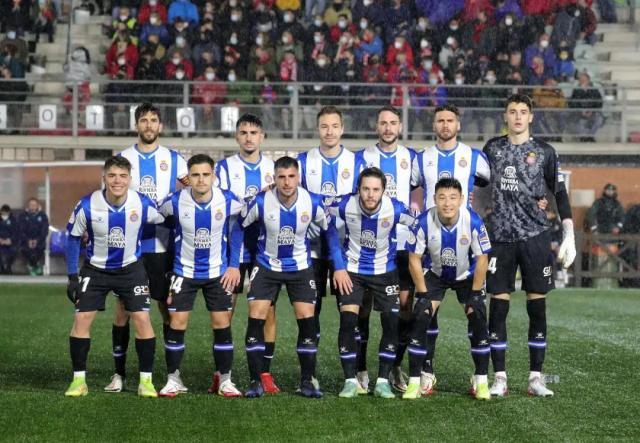 易游体育官方-武磊：对足球的热爱！人口4千的小镇上千人到场观战