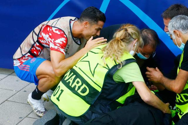 易游体育赛事机构-索帅食言换下C罗，队友红牌+送礼“逆转”C罗