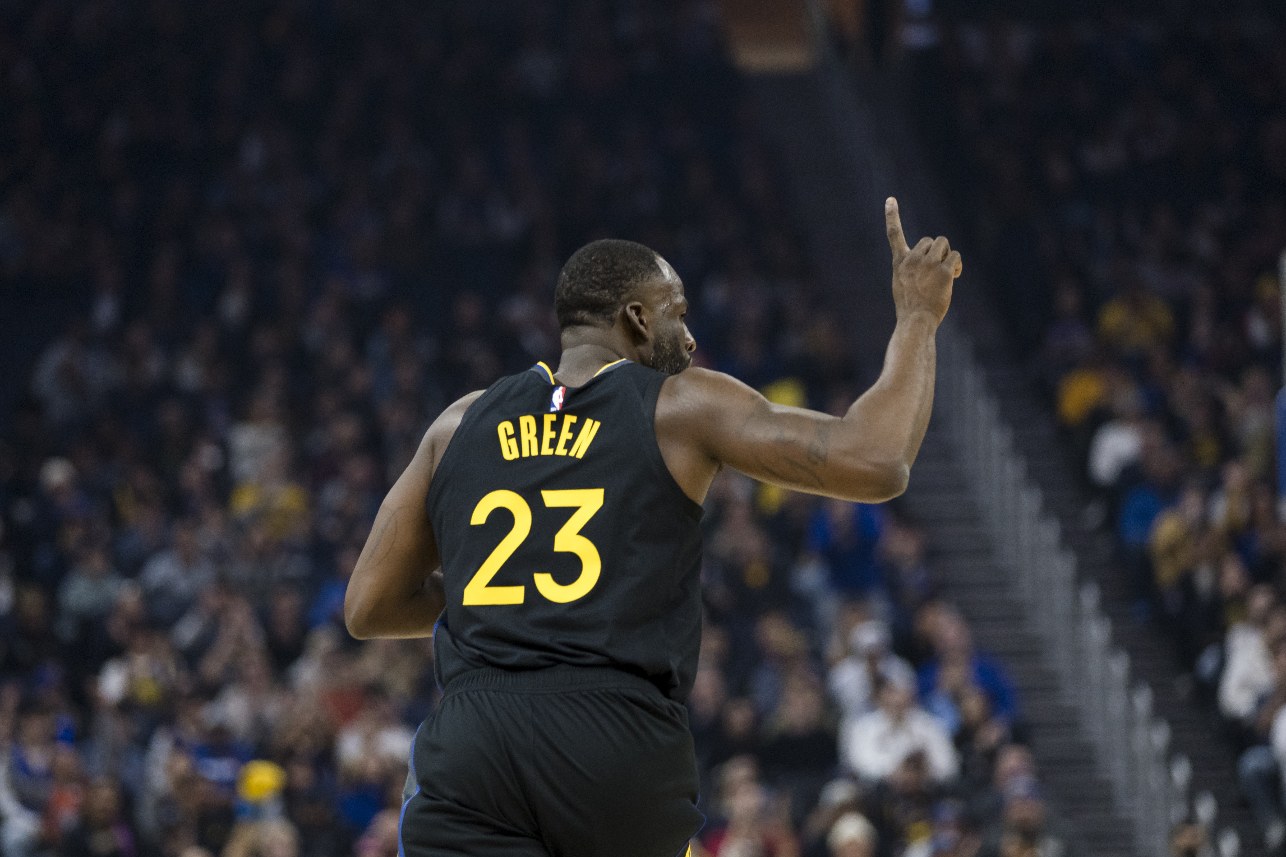 易游体育直播运营公司-阿里纳斯：追梦是脏动作之王 他的动作都能出集锦 而且真的会伤人